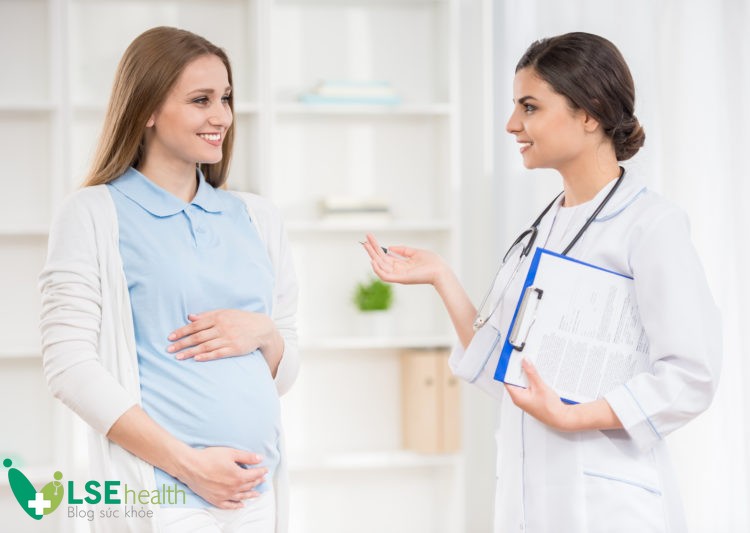 Có thai 2 tuần có nên đi khám không?