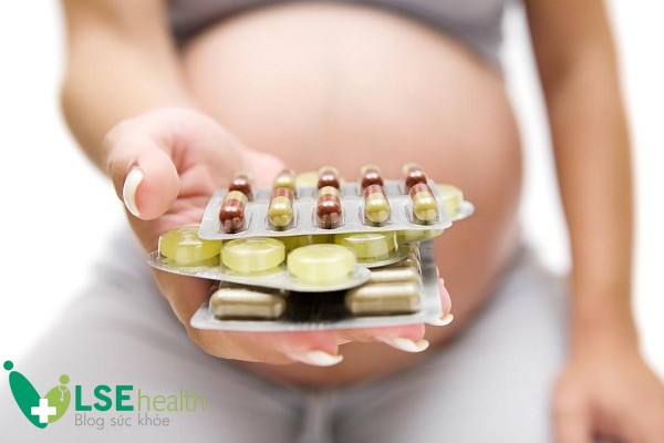 Có thai 5 tuần uống thuốc kháng sinh có sao không?